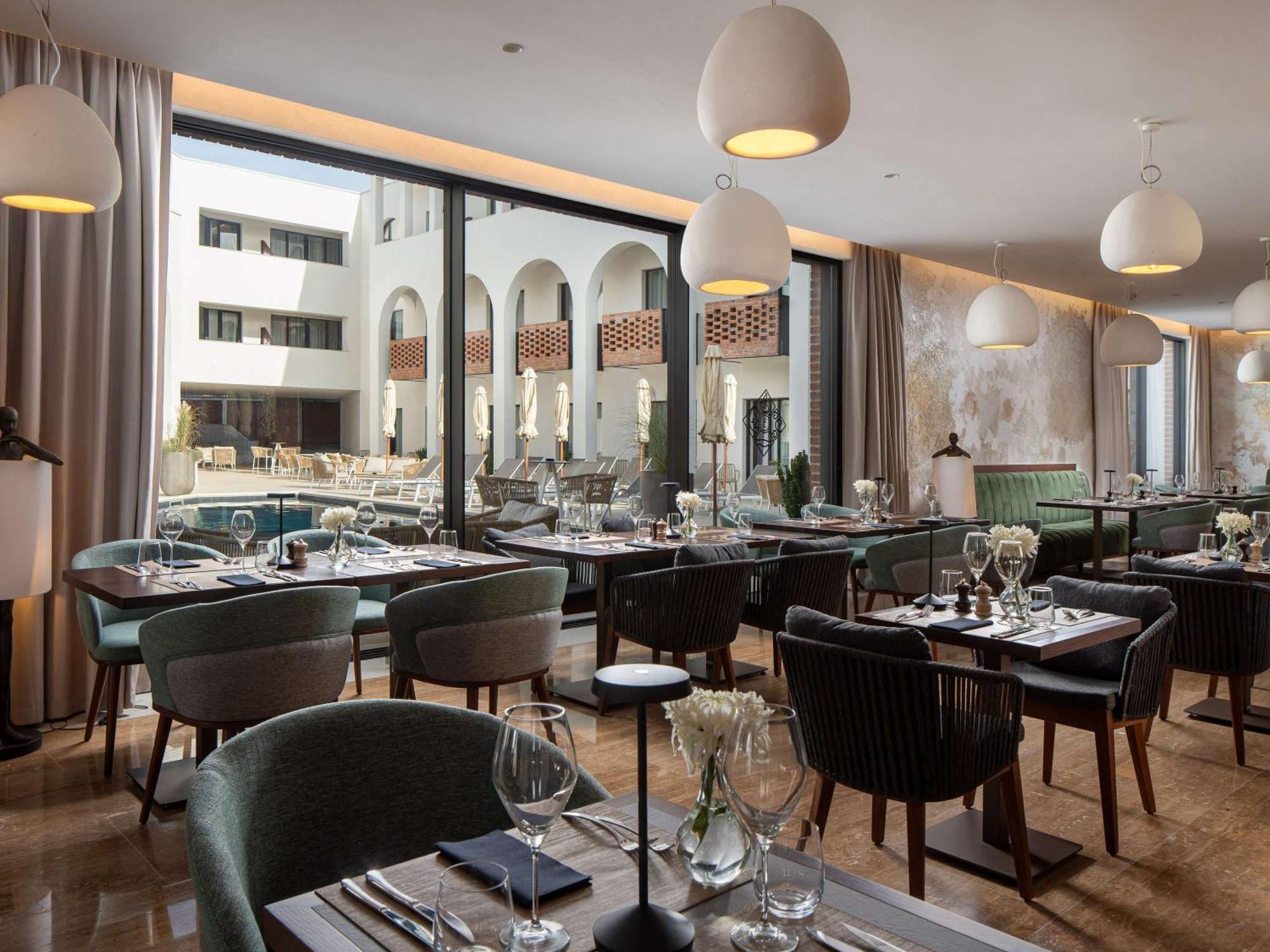 Mercure Conacul Cozieni Pasarea Exteriör bild
