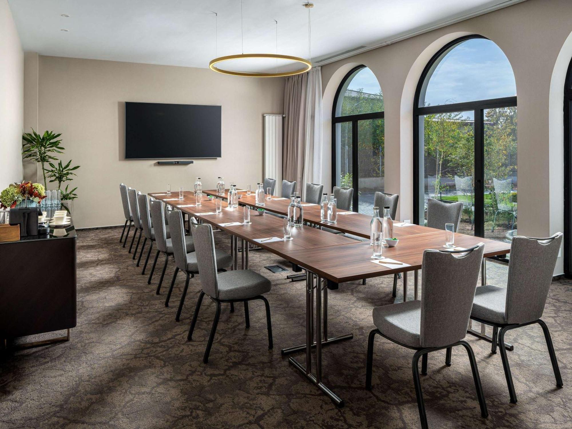Mercure Conacul Cozieni Pasarea Exteriör bild