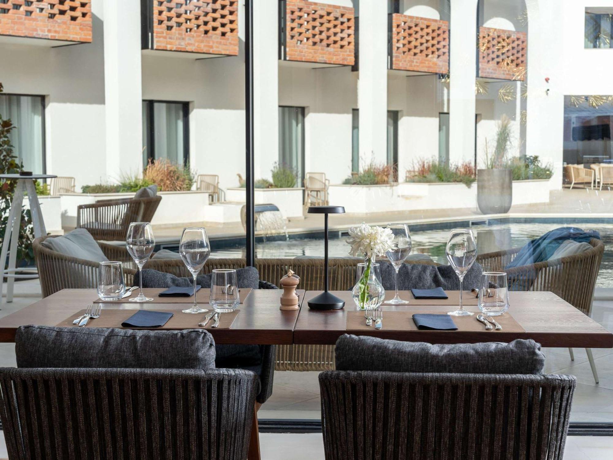 Mercure Conacul Cozieni Pasarea Exteriör bild