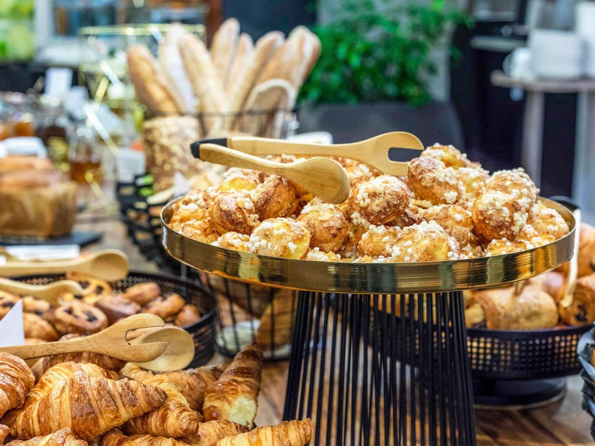 Mercure Conacul Cozieni Pasarea Exteriör bild