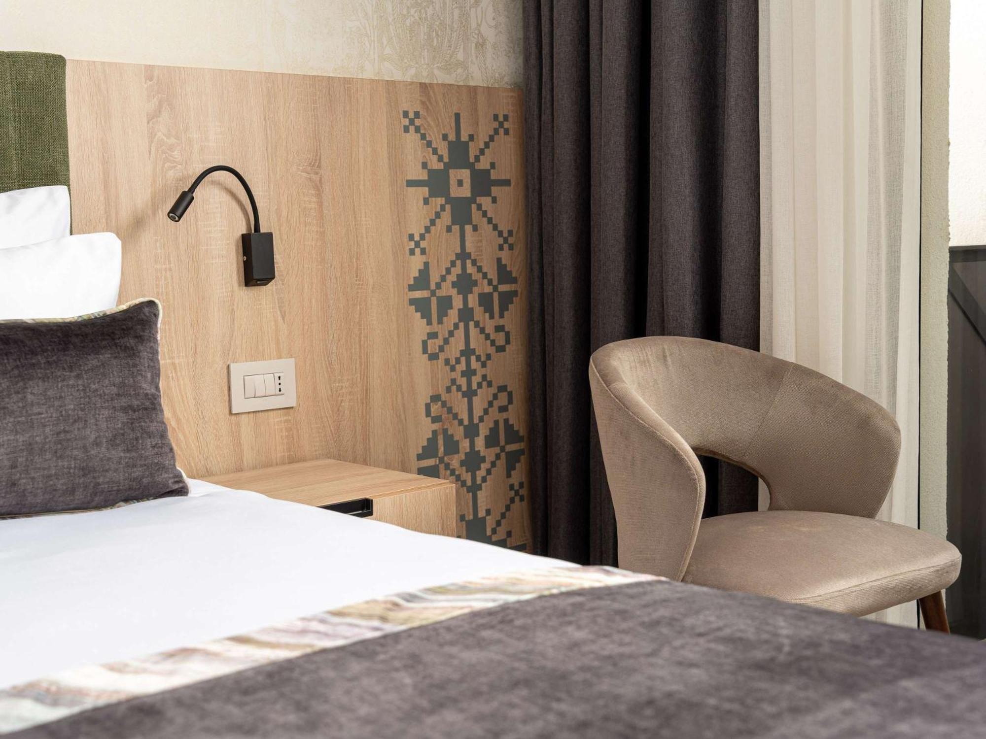 Mercure Conacul Cozieni Pasarea Exteriör bild