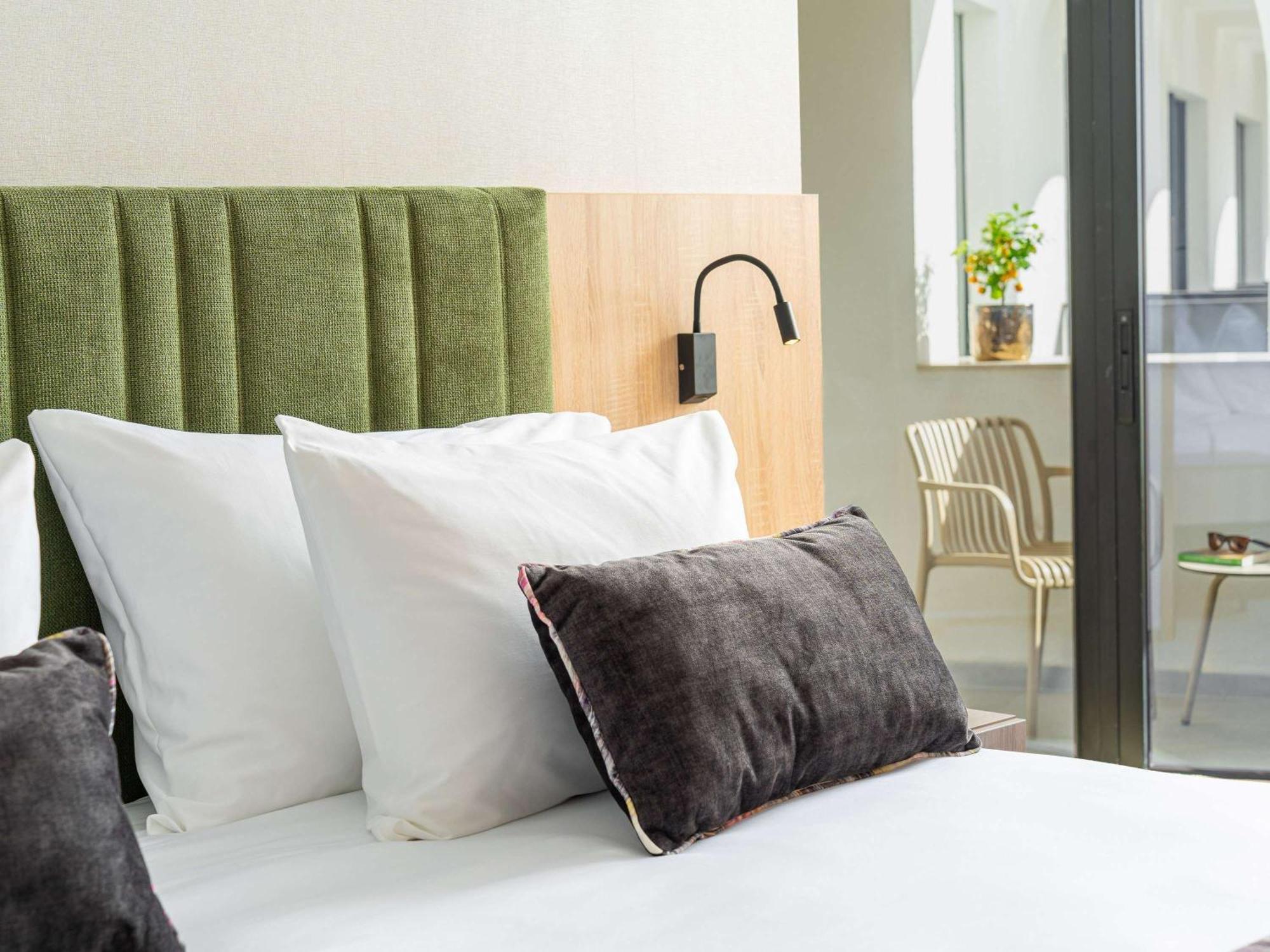 Mercure Conacul Cozieni Pasarea Exteriör bild
