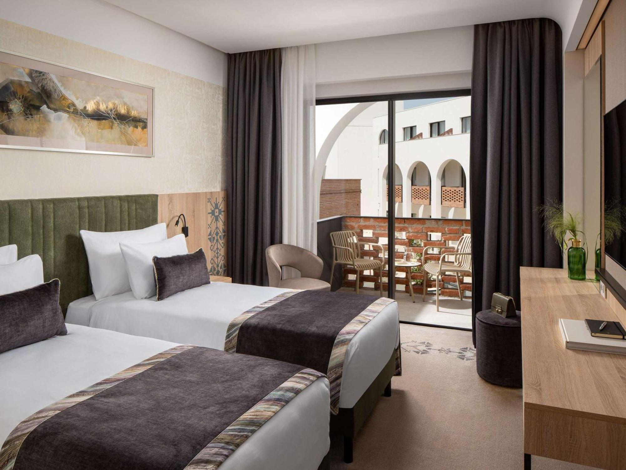 Mercure Conacul Cozieni Pasarea Exteriör bild