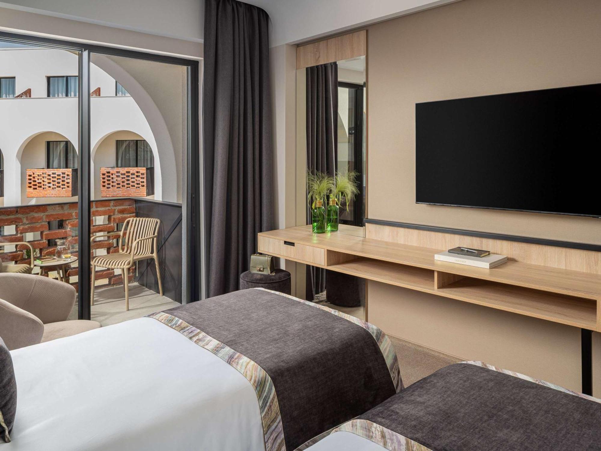 Mercure Conacul Cozieni Pasarea Exteriör bild
