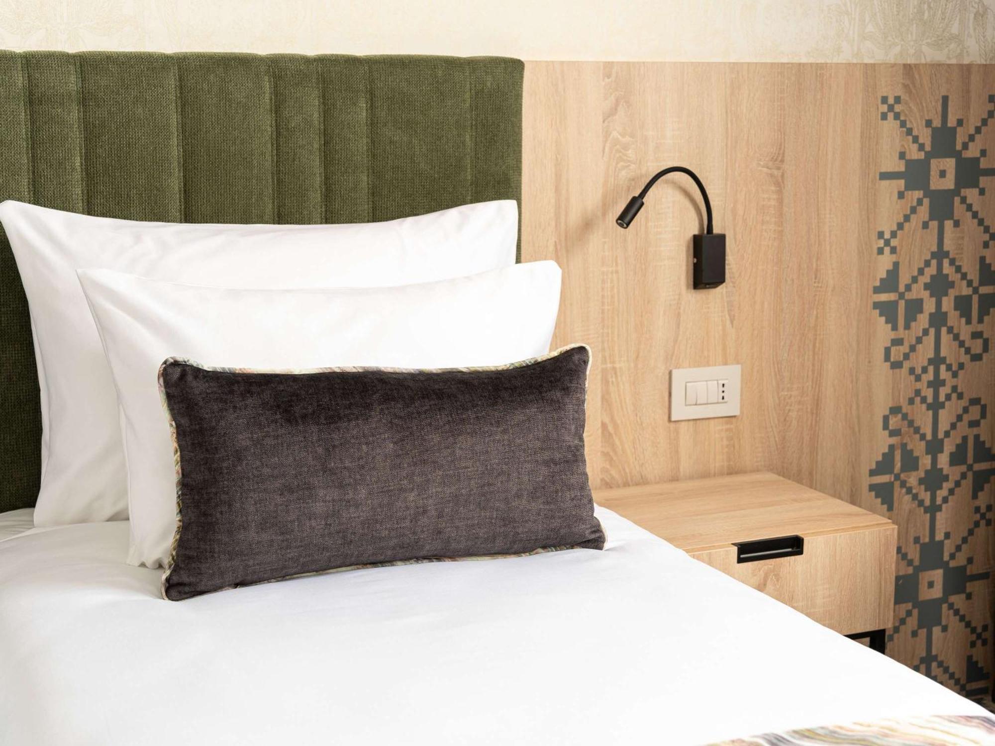 Mercure Conacul Cozieni Pasarea Exteriör bild