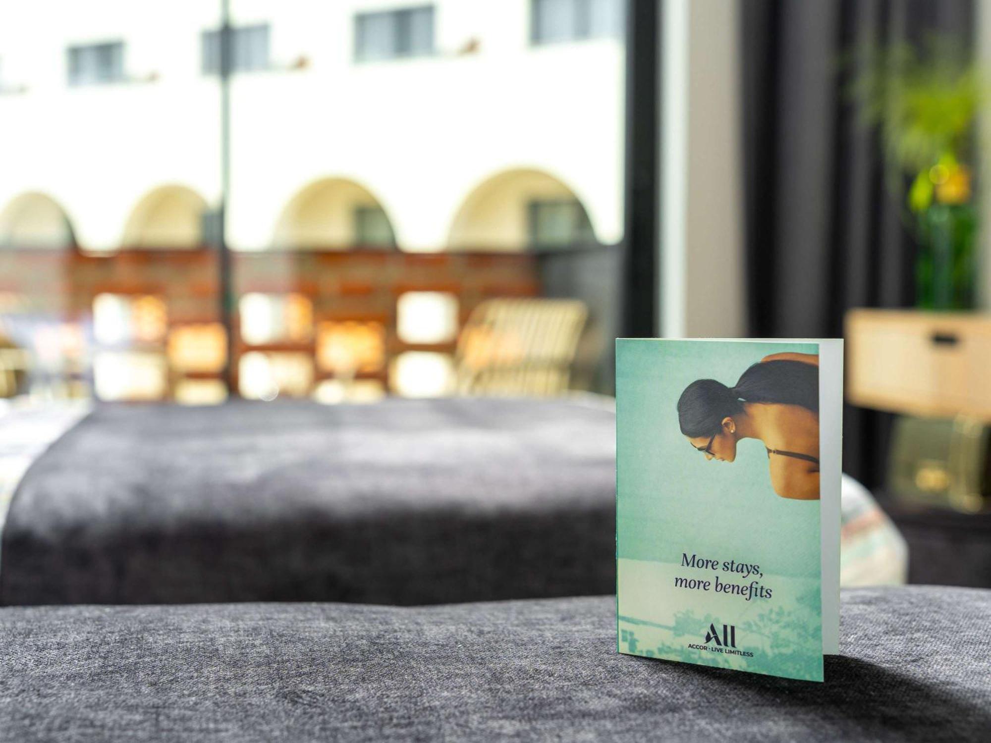 Mercure Conacul Cozieni Pasarea Exteriör bild