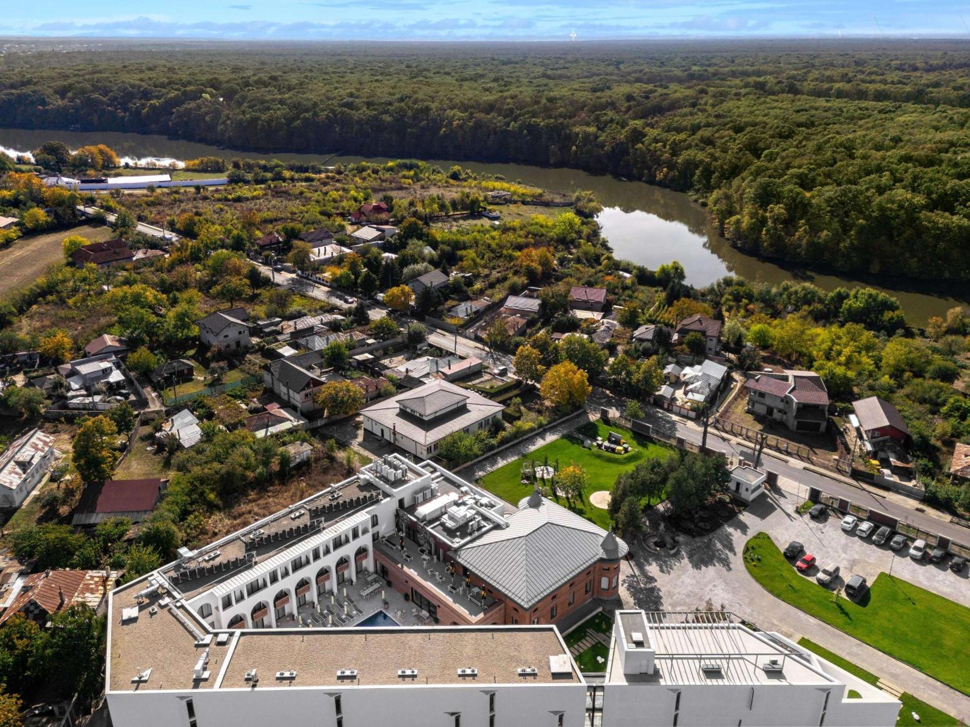 Mercure Conacul Cozieni Pasarea Exteriör bild