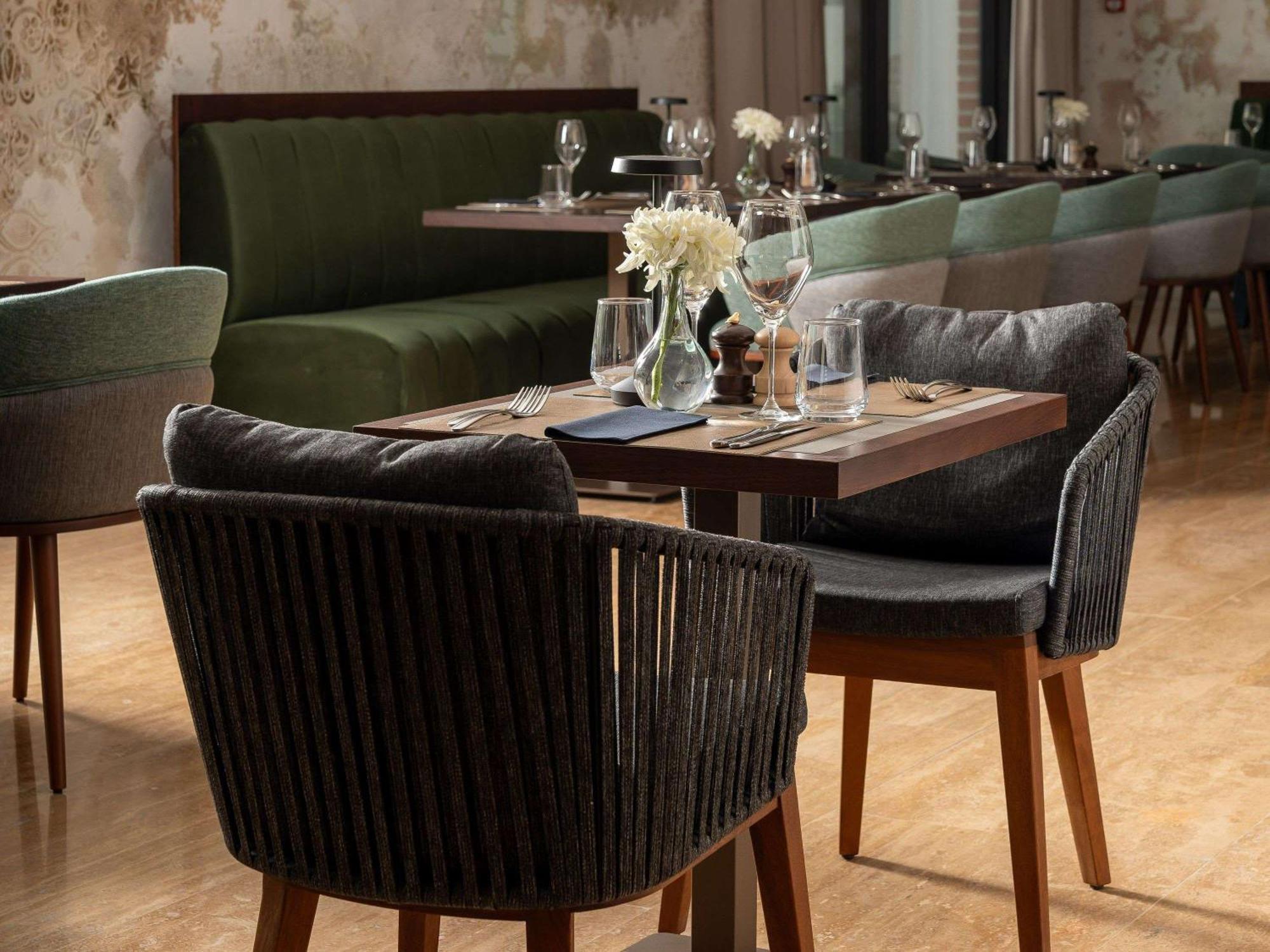 Mercure Conacul Cozieni Pasarea Exteriör bild